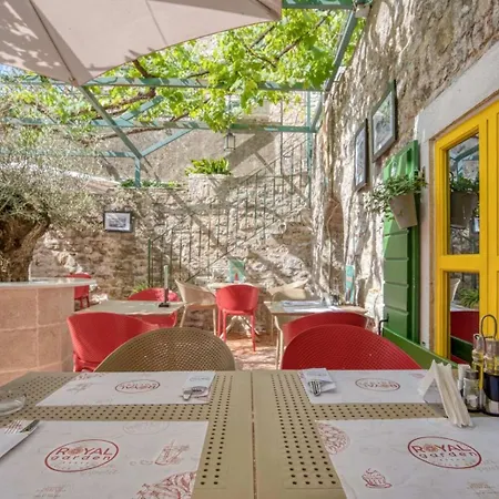 Royal Garden & Gastronomy