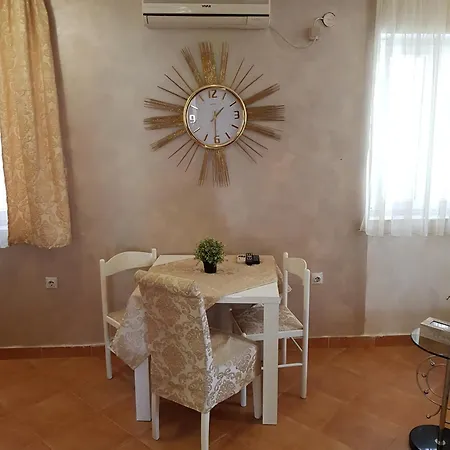 Royal Garden & Gastronomy Lägenhet Budva