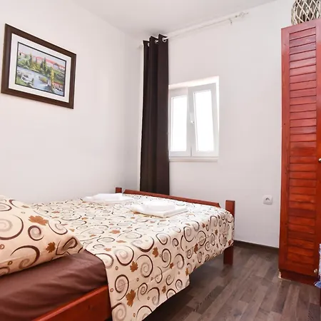 Royal Garden & Gastronomy Apartment *