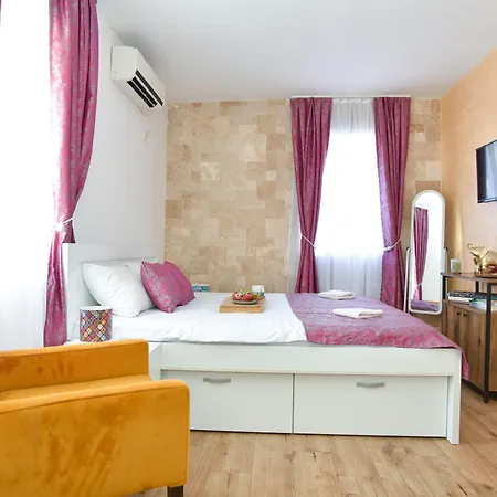 Royal Garden & Gastronomy Apartment