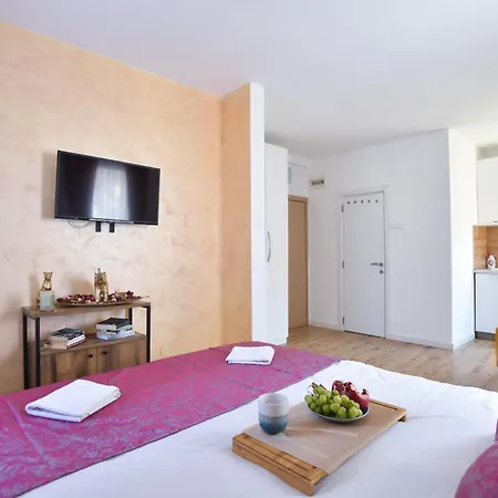 Royal Garden & Gastronomy Apartment *